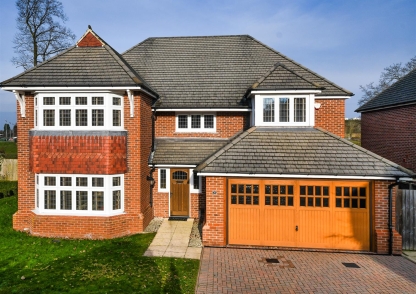 18 Pickwick Gardens, Compton