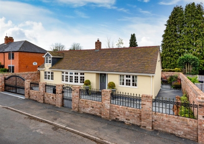 4 Mayfield Road, Albrighton, WV7 3JY