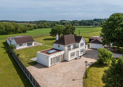 The White House, Annexe and Equestrian Facilities, Hilton, Shropshire